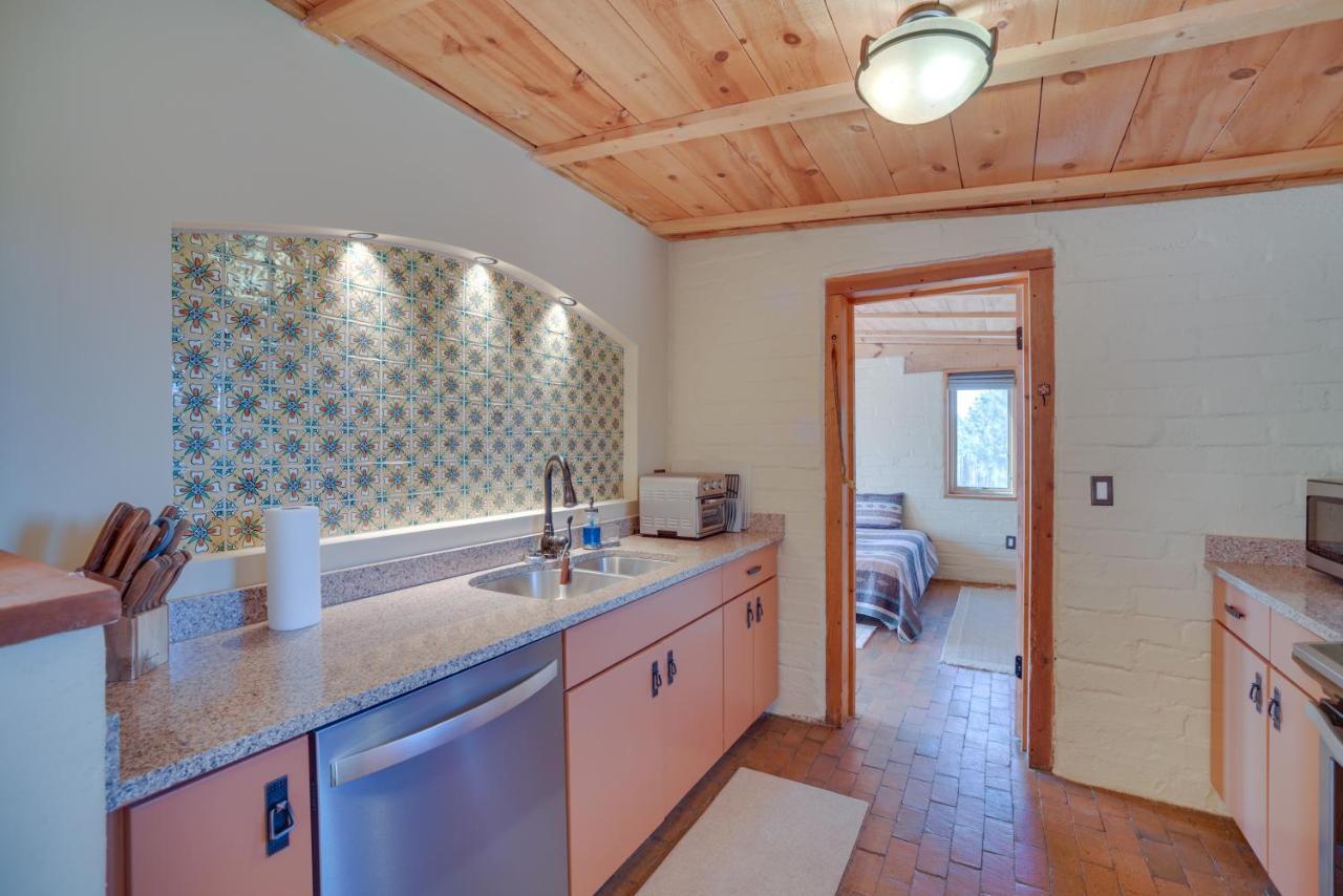 Vacation With Patios And Pool Access!