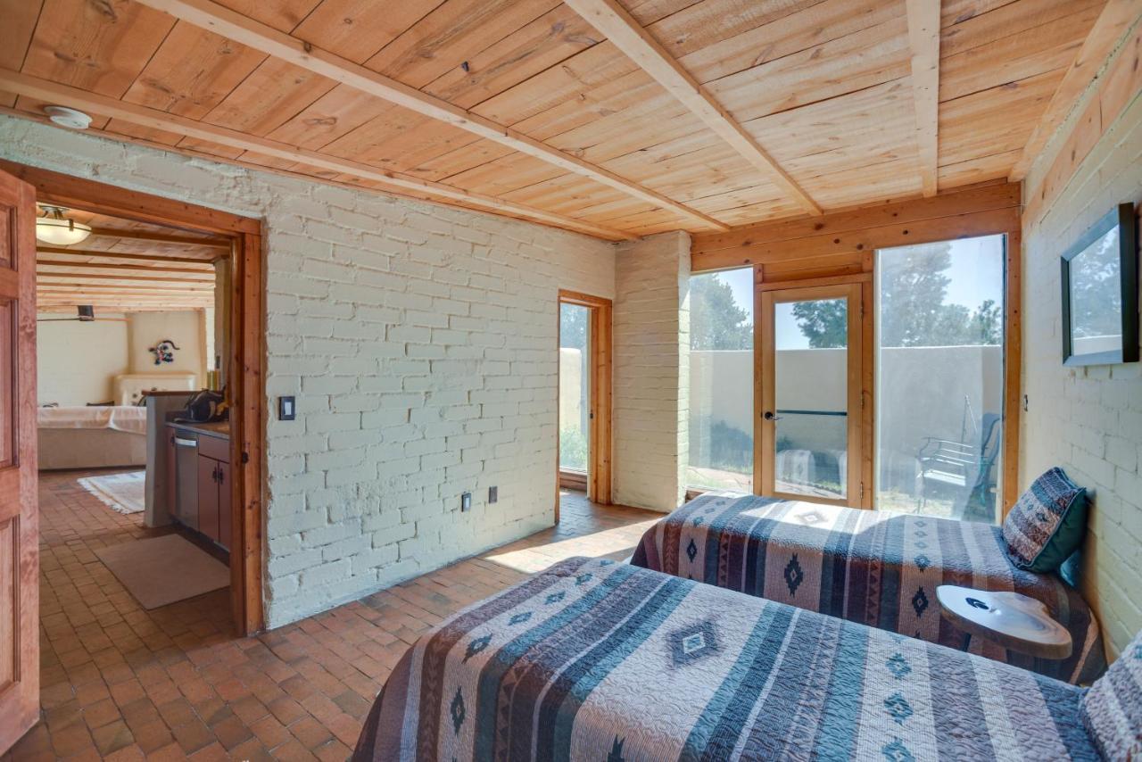 Vacation With Patios And Pool Access! Holiday home