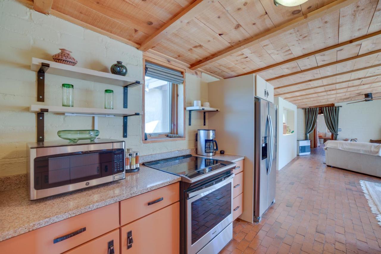 Vacation With Patios And Pool Access!